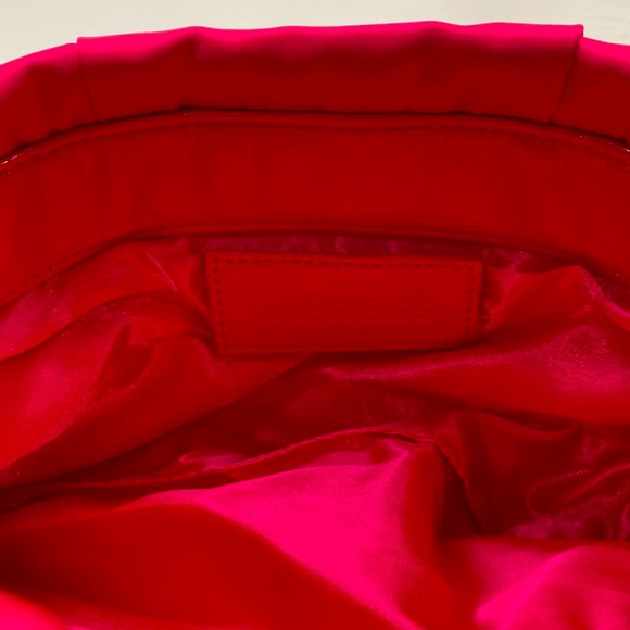 Express hot pink clutch - Picture 3 of 4